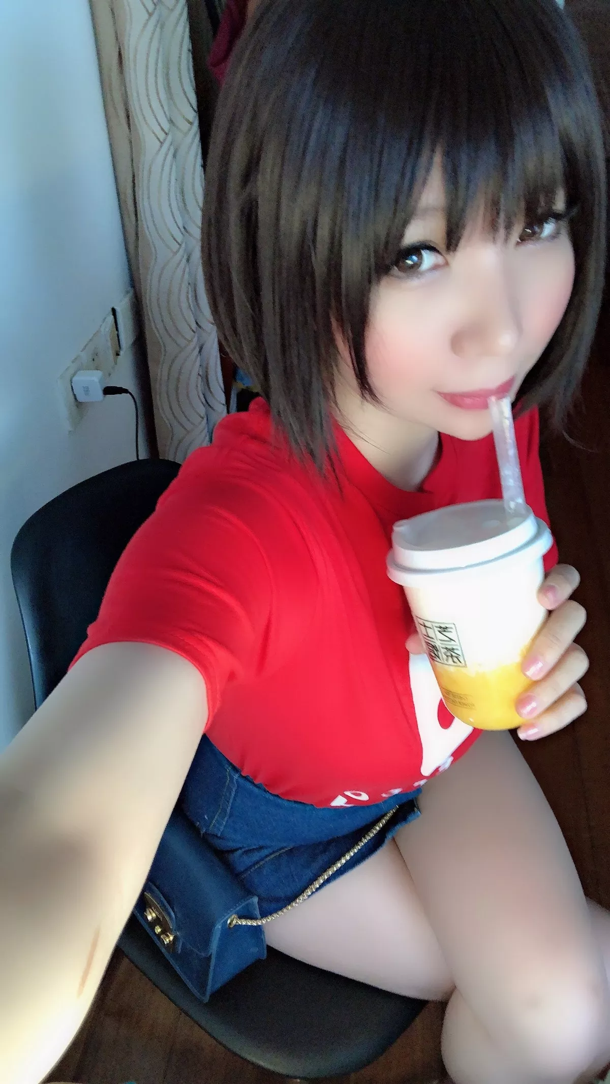 Coser美女鹿野希火红诱惑主题私房半脱上衣露性感蕾丝内衣秀丰满身材诱惑写真181P