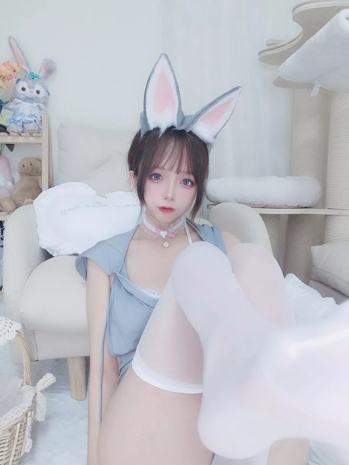 Cosplay美女日奈娇兔兔卫衣主题私房低胸高叉连体衣露白色内衣秀豪乳诱惑写真65P
