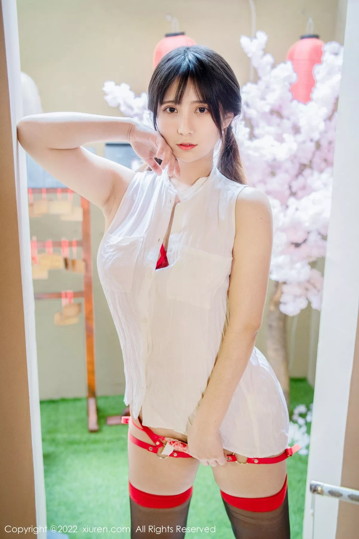 XiuRen第4930期_模特久久Aimee半脱白上衣露红色带子情趣装秀豪乳翘臀诱惑写真62P