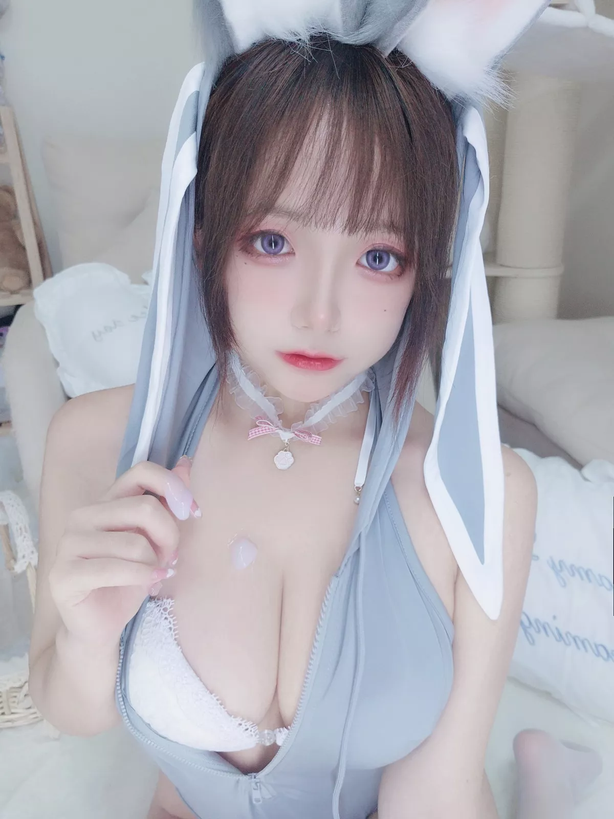 Cosplay美女日奈娇兔兔卫衣主题私房低胸高叉连体衣露白色内衣秀豪乳诱惑写真65P