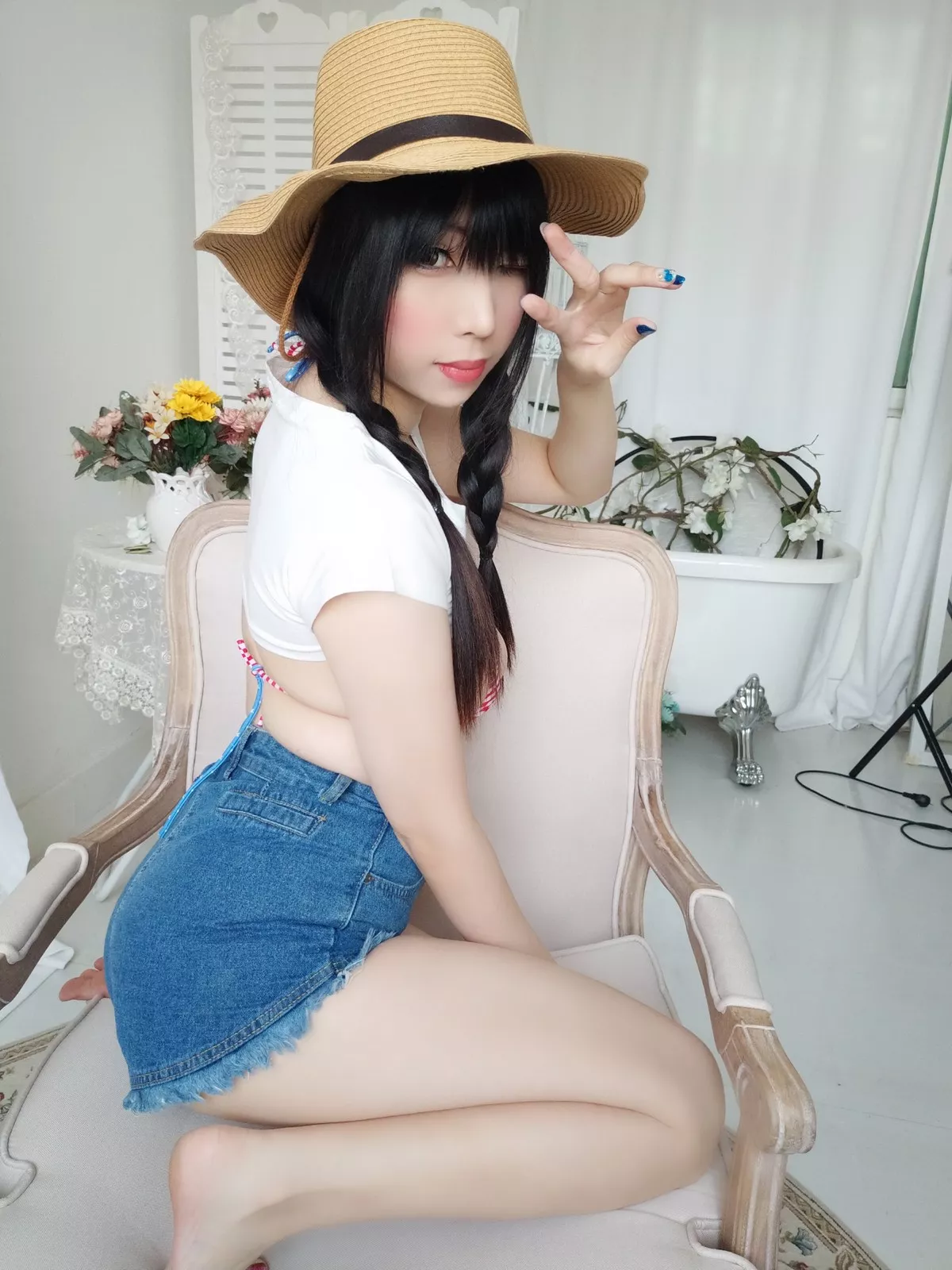 Coser美女鹿野希牛仔女郎主题私房半脱露性感三点式内衣秀豪乳翘臀诱惑写真84P