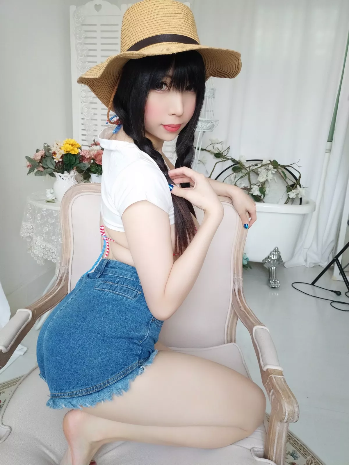 Coser美女鹿野希牛仔女郎主题私房半脱露性感三点式内衣秀豪乳翘臀诱惑写真84P