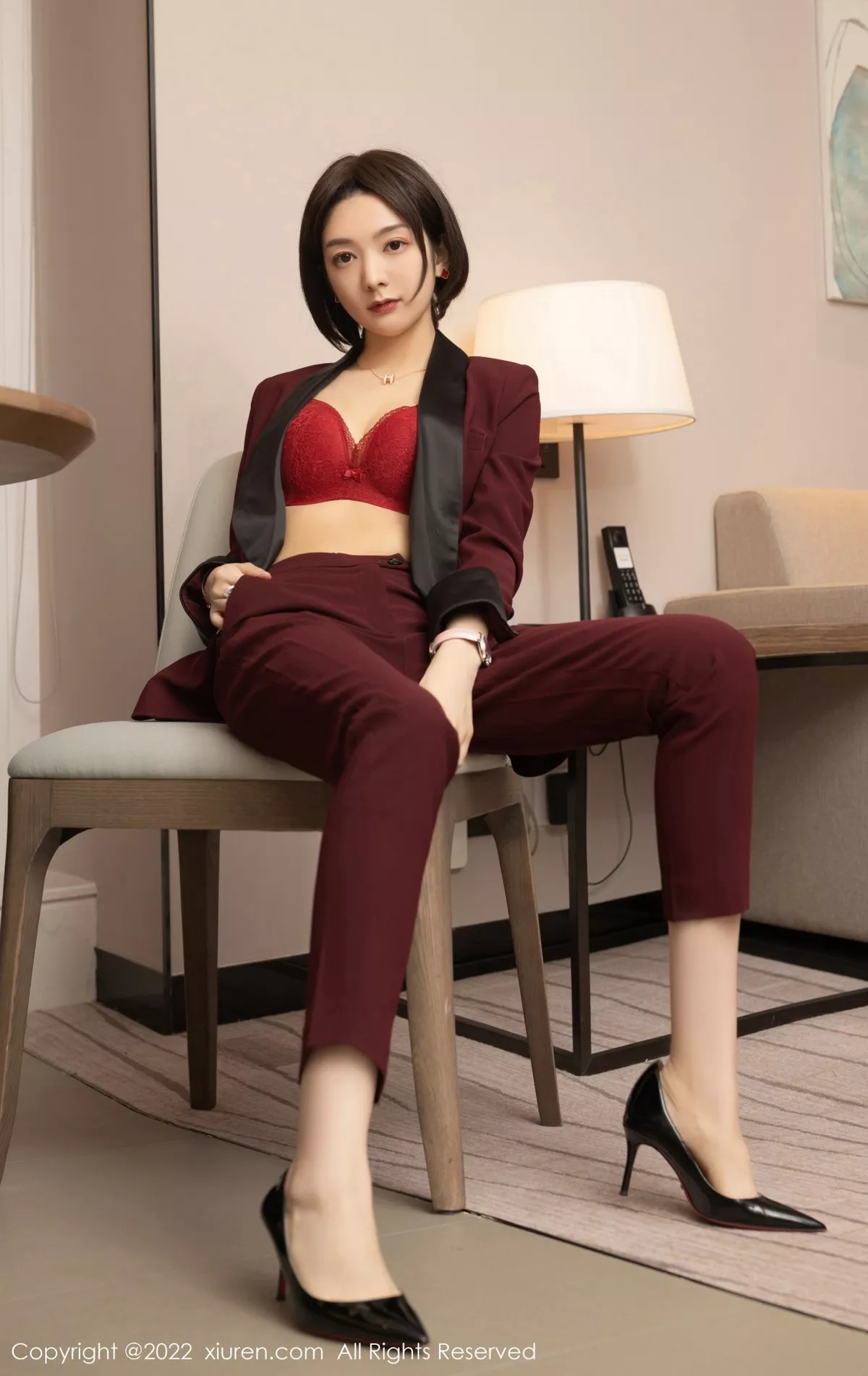 XiuRen第5111期_女神Angela小热巴女老板角色扮演半脱露红色蕾丝内衣诱惑写真72P