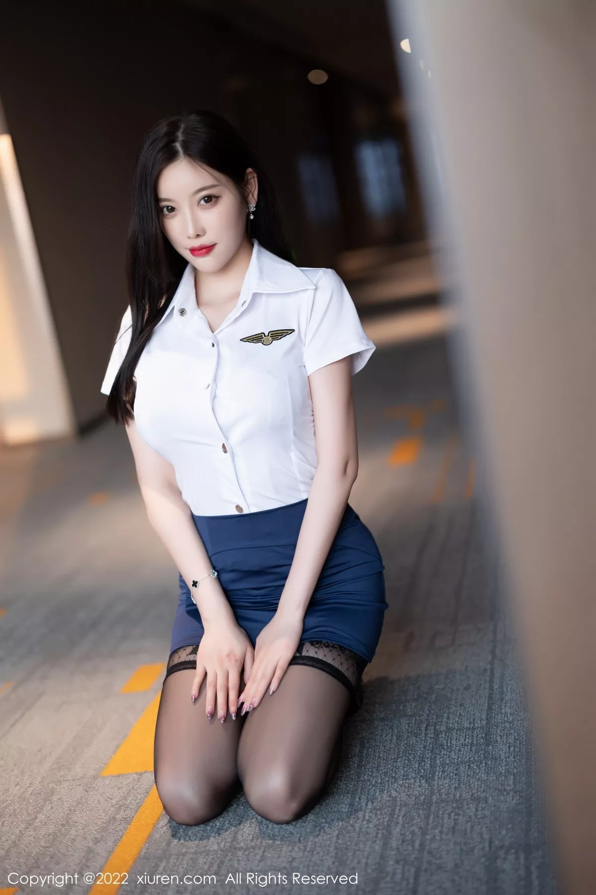 XiuRen第5114期_女神杨晨晨Yome私房脱性感制服露黑色蕾丝内衣完美诱惑写真71P