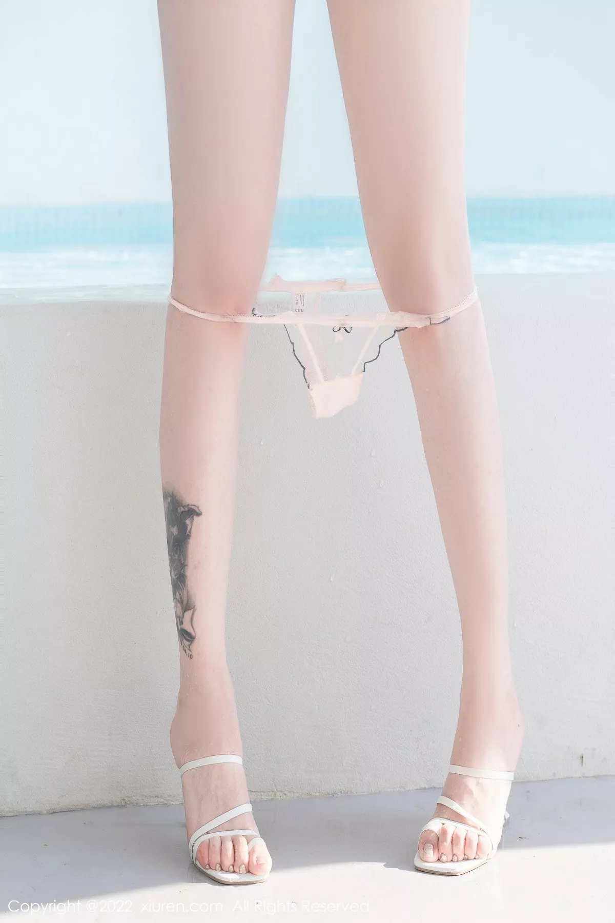 XiuRen第5129期_女神王雨纯大理旅拍黄色收身衣配原色丝袜秀豪乳翘臀诱惑写真53P