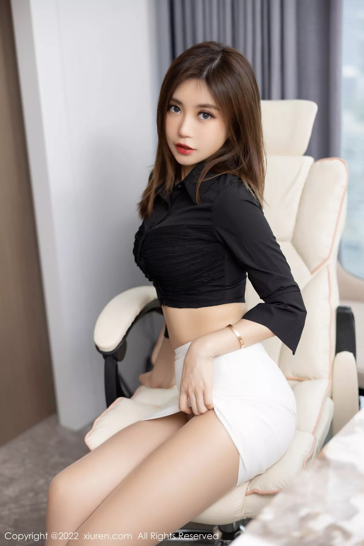 XiuRen第5160期_女神绮里嘉ula海南心愿旅拍半脱露黑色内衣配超薄肉丝诱惑写真81P