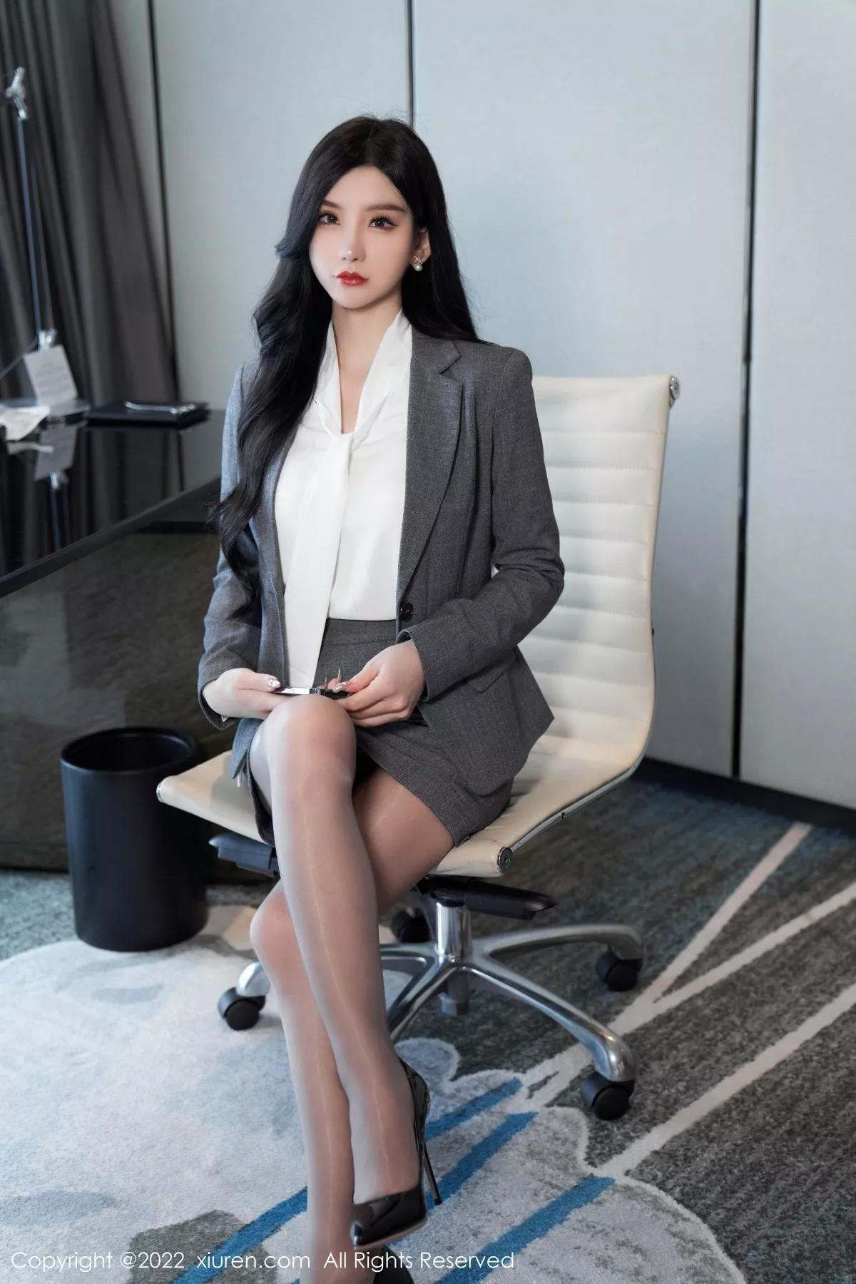 XiuRen第5177期_女神周于希Sally心愿旅拍性感职业装+黑色情趣服饰完美诱惑写真81P