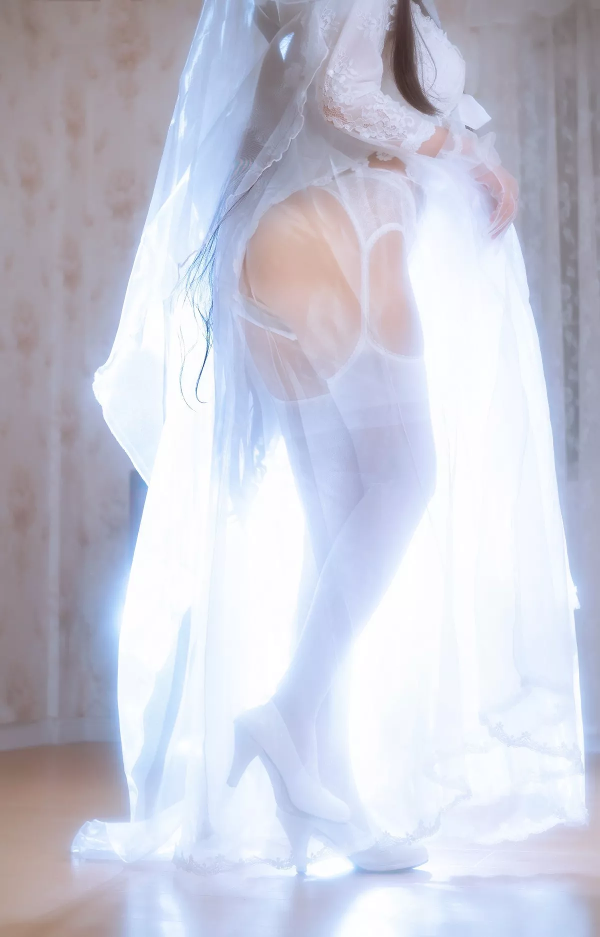 白嫩美少女鬼畜瑶在不在婚纱主题私房性感纯白薄透婚纱秀惹火身材诱惑写真38P