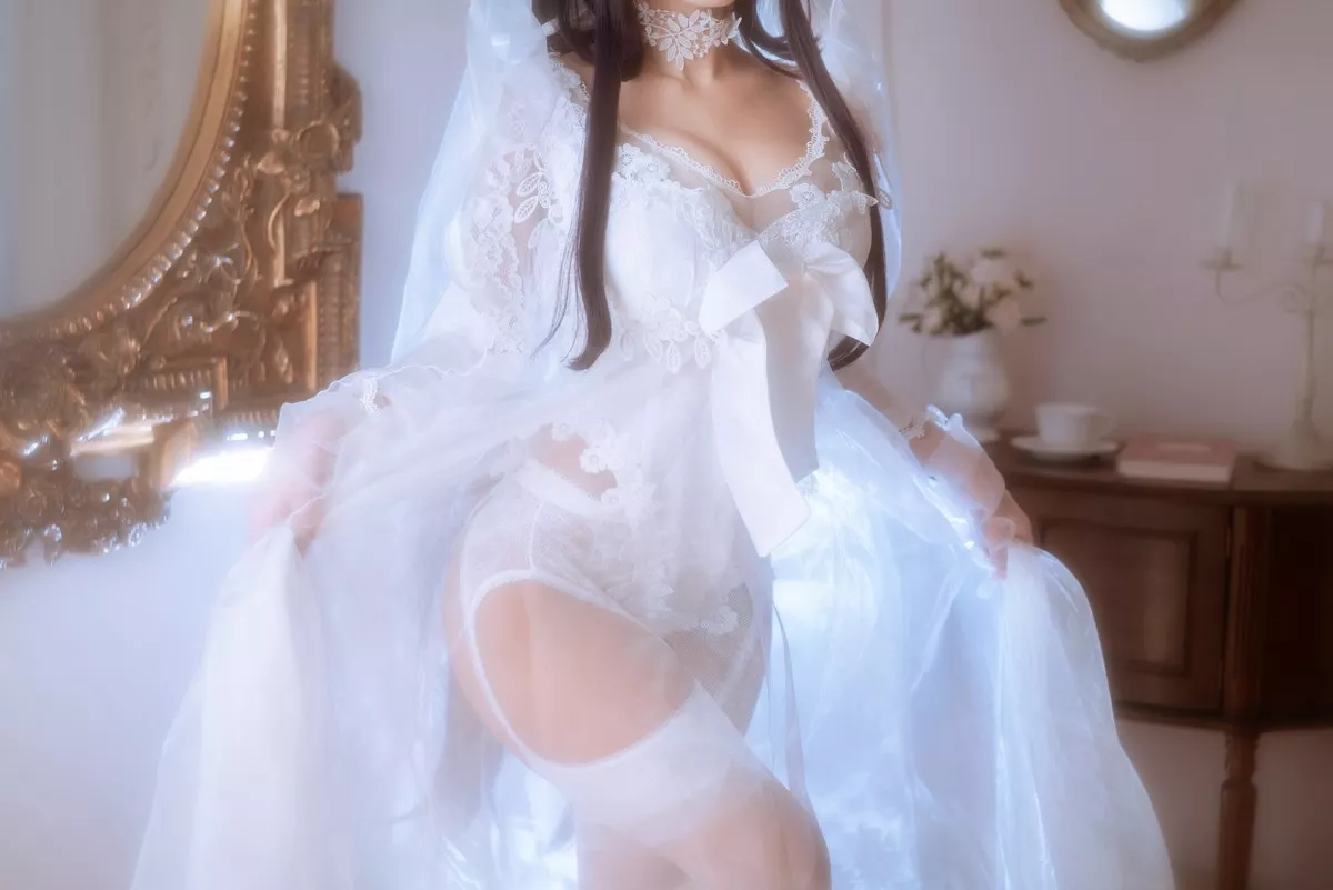 白嫩美少女鬼畜瑶在不在婚纱主题私房性感纯白薄透婚纱秀惹火身材诱惑写真38P