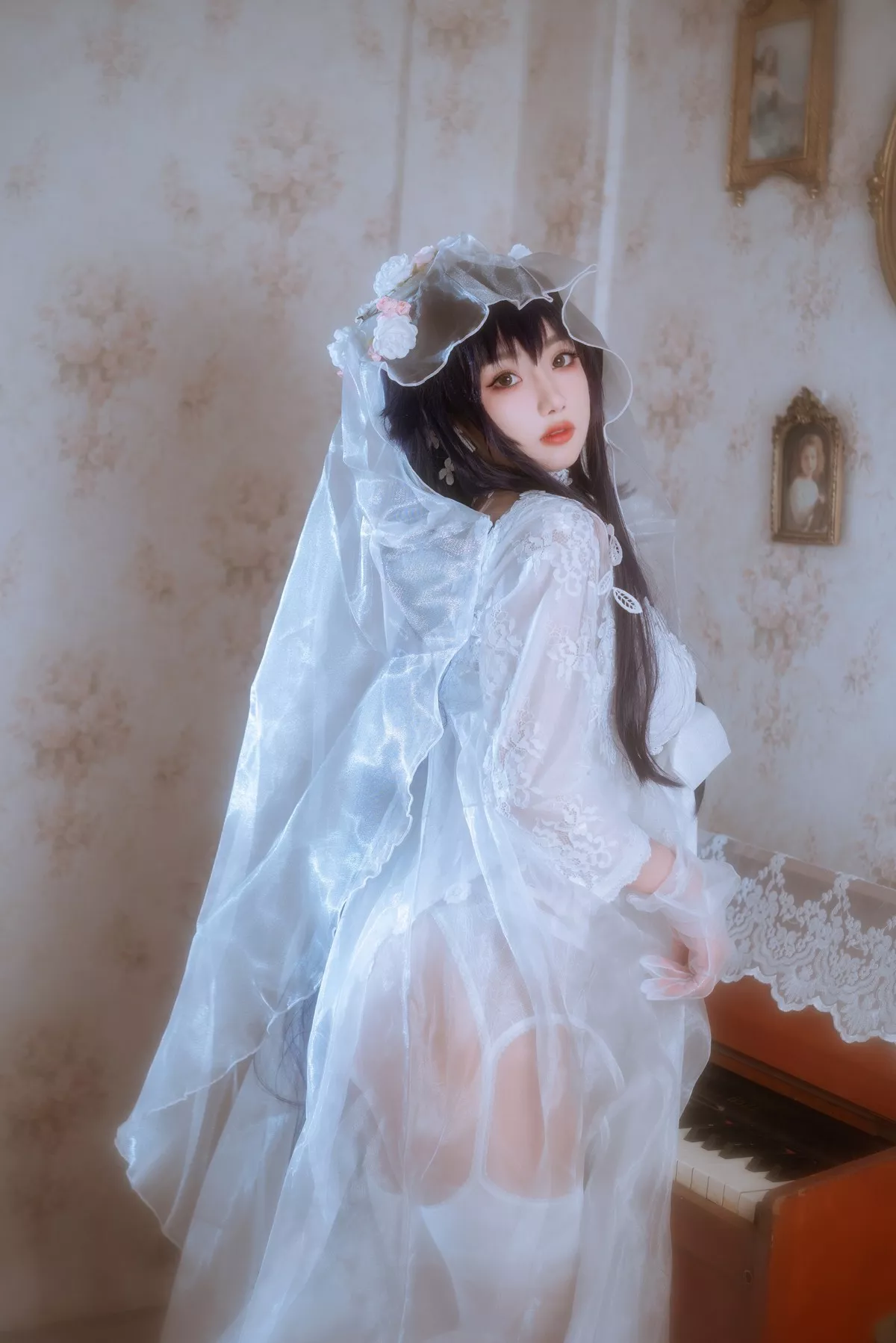 白嫩美少女鬼畜瑶在不在婚纱主题私房性感纯白薄透婚纱秀惹火身材诱惑写真38P