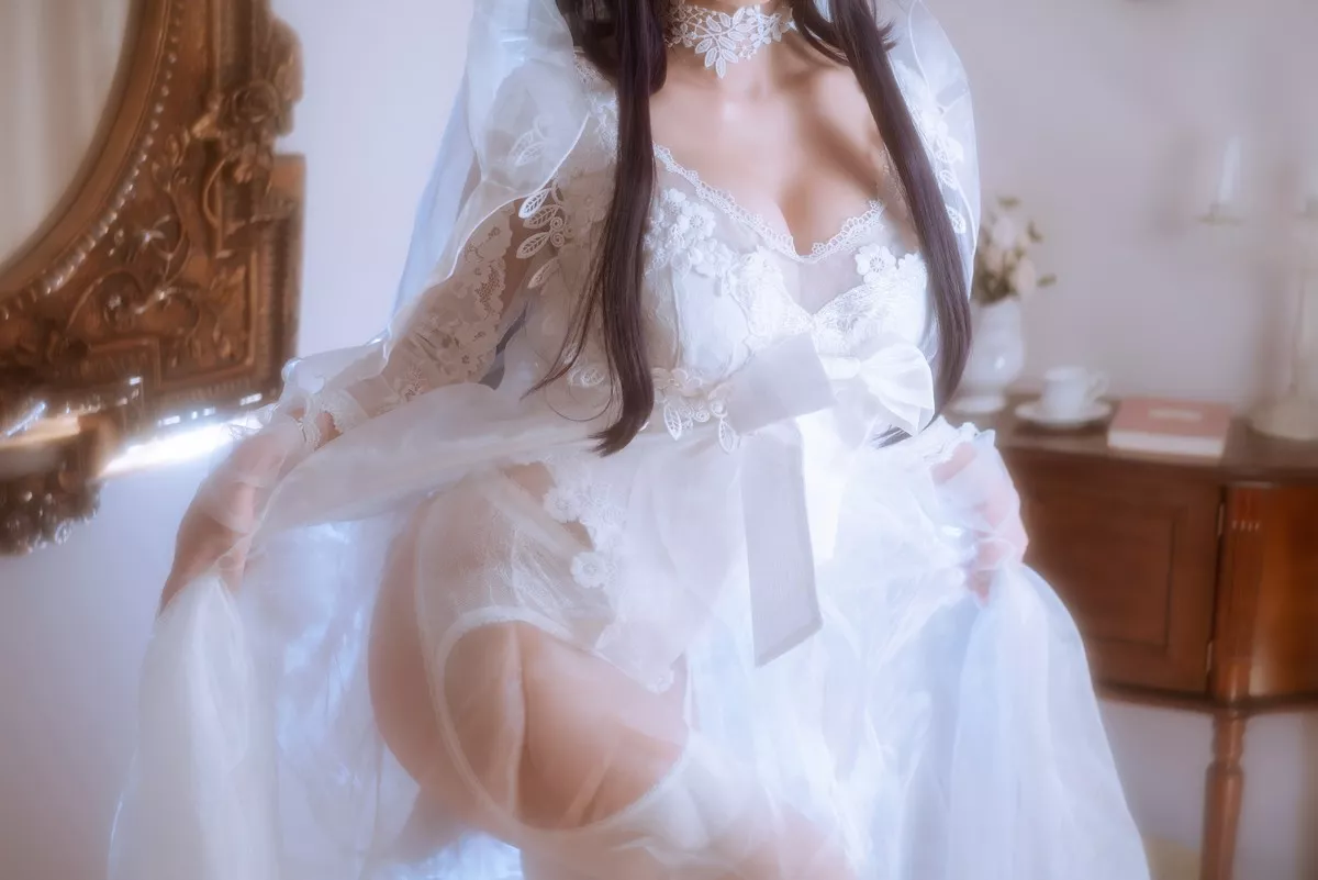 白嫩美少女鬼畜瑶在不在婚纱主题私房性感纯白薄透婚纱秀惹火身材诱惑写真38P