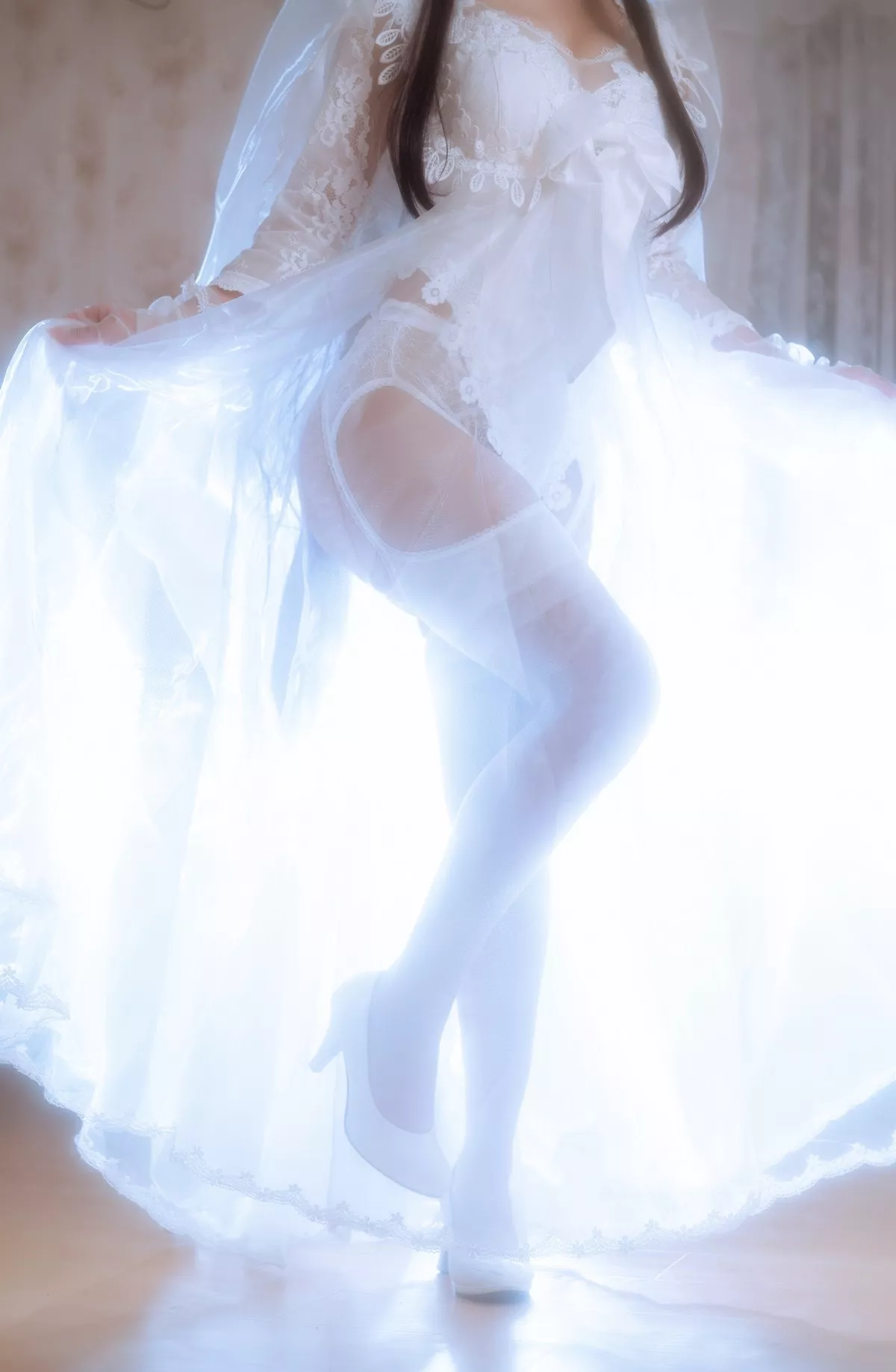 白嫩美少女鬼畜瑶在不在婚纱主题私房性感纯白薄透婚纱秀惹火身材诱惑写真38P