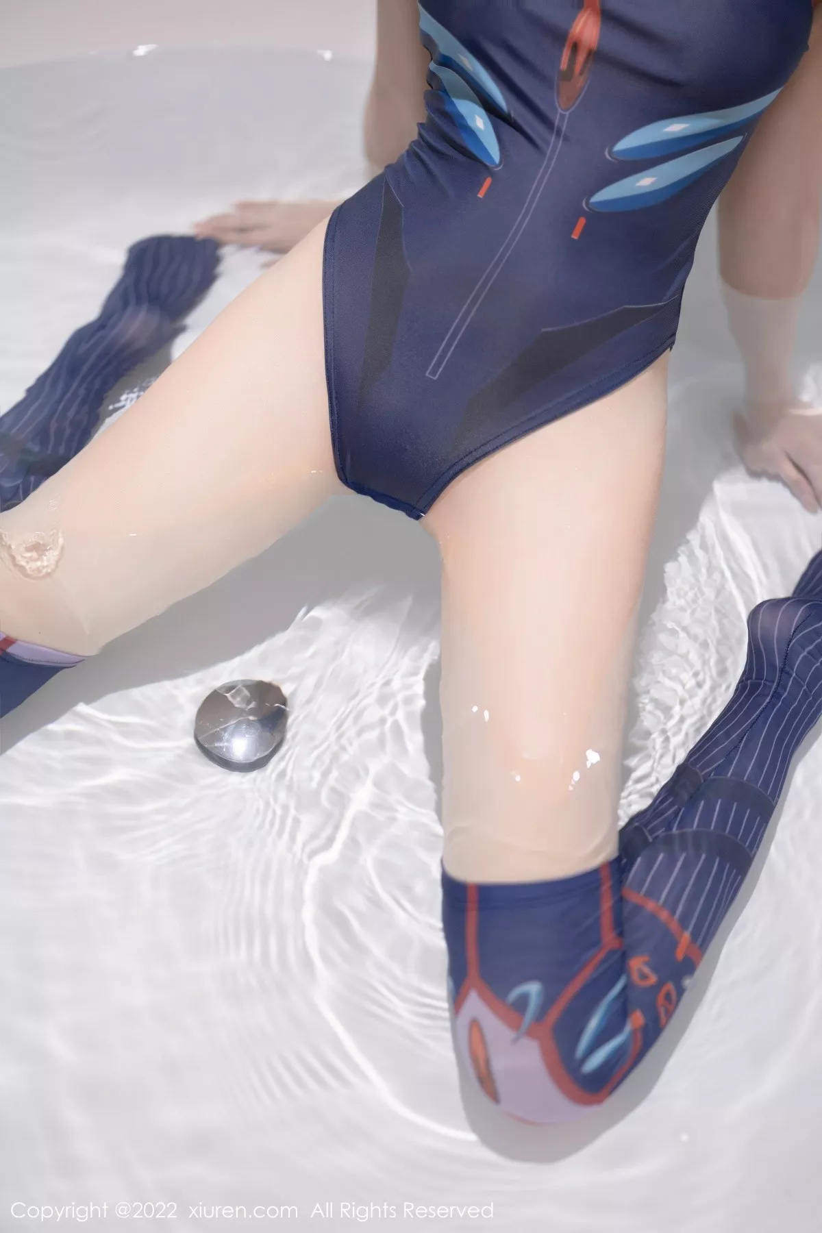 XiuRen第5074期_女神王馨瑶yanni厦门旅拍海边沙滩性感蓝紫色泳服迷人诱惑写真100P