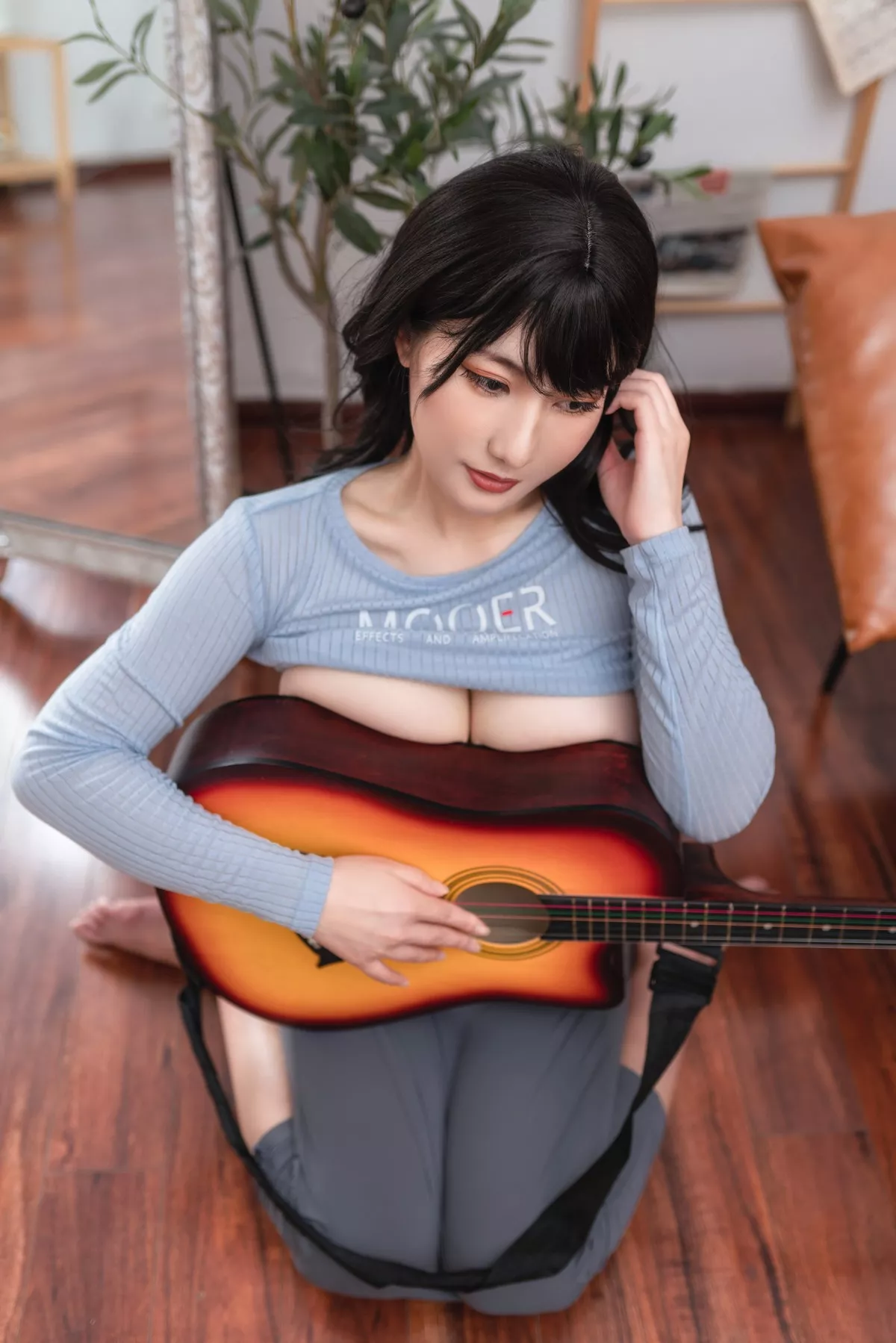 网络美女星澜是澜澜叫澜妹呀吉他妹妹主题私房性感服饰露豪乳翘臀惹火诱惑写真41P