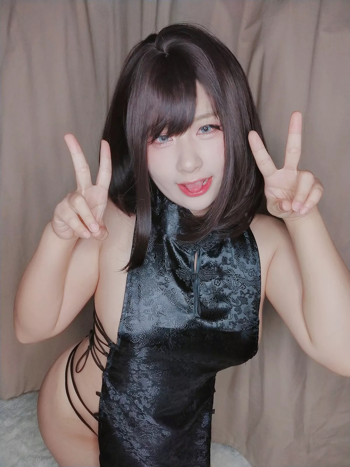 网络美女柘烟_Zuken虎年春节特典主题私房性感旗袍配开档黑丝撩人诱惑写真59P