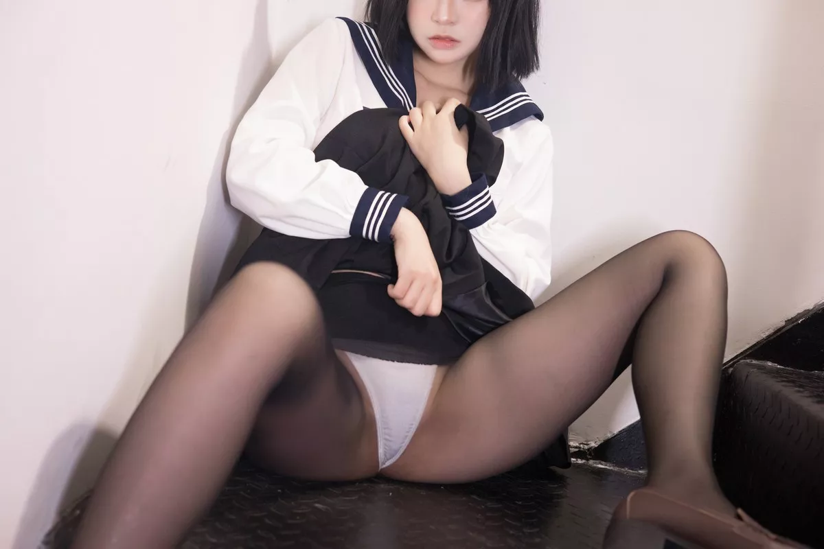 网络美女疯猫ss制服少女主题私房性感学生制服下超薄黑丝裤袜秀美腿诱惑写真80P