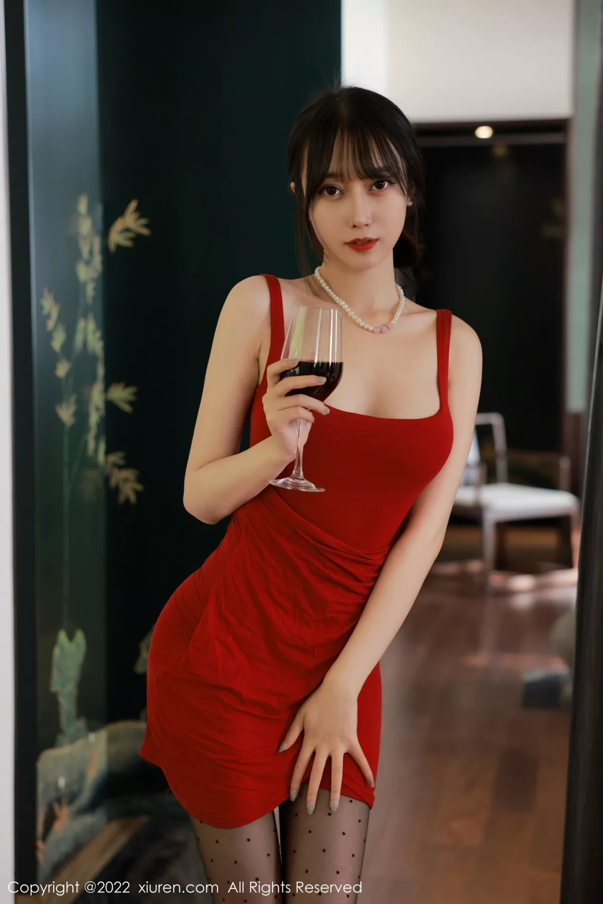 XiuRen第5231期_模特玥儿玥er澳门旅拍性感红色连衣裙配魅惑黑丝撩人诱惑写真52P