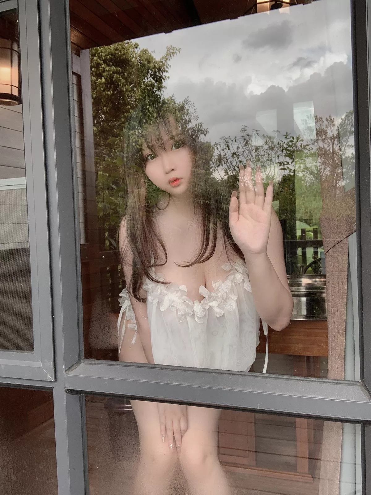 蜜桃少女是依酱呀夏日主题私房性感白色薄透情趣内衣秀完美身材惹火诱惑写真50P