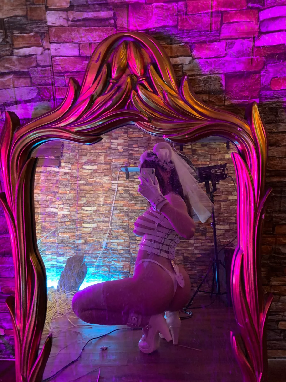 网络美女皮皮奶地狱新娘主题私房性感白色情趣内衣秀豪乳翘臀撩人诱惑写真71P
