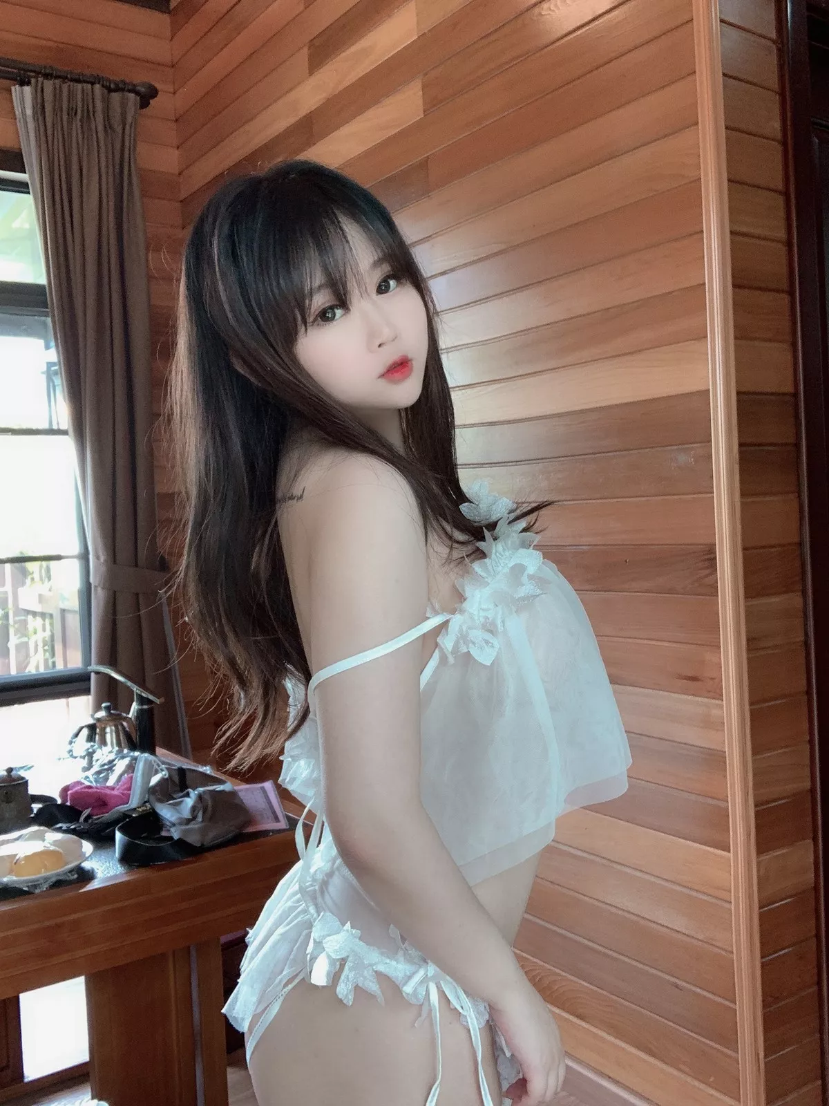 蜜桃少女是依酱呀夏日主题私房性感白色薄透情趣内衣秀完美身材惹火诱惑写真50P