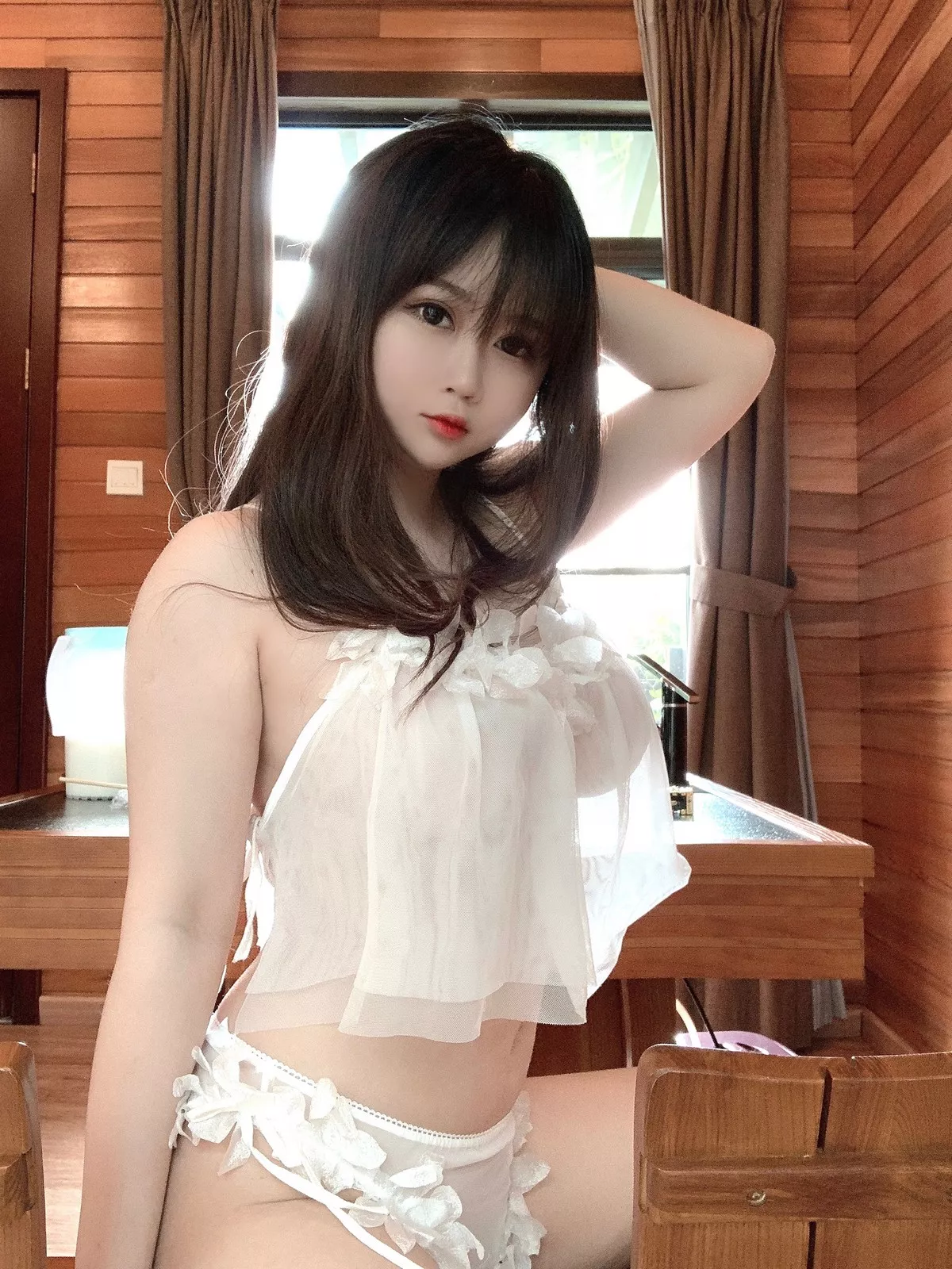 蜜桃少女是依酱呀夏日主题私房性感白色薄透情趣内衣秀完美身材惹火诱惑写真50P