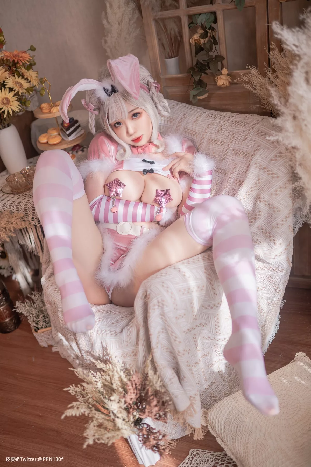 网络美女皮皮奶粉色兔兔主题私房性感粉色服饰露傲人豪乳遮点极致诱惑写真71P