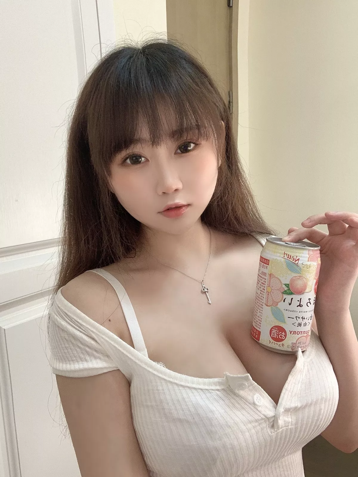 蜜桃少女是依酱呀小女友主题私房性感白色蕾丝内衣露傲人豪乳极致诱惑写真42P