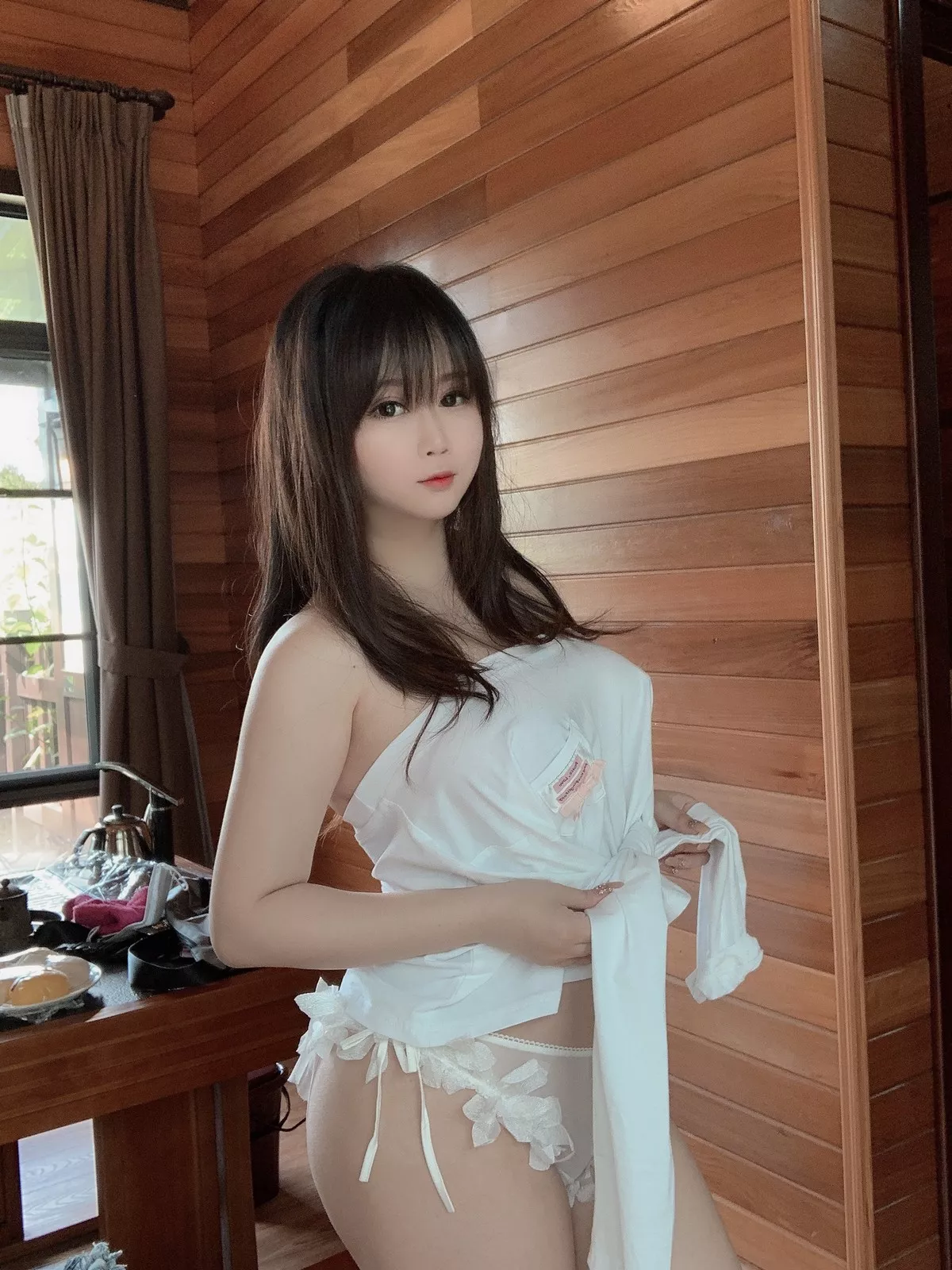 蜜桃少女是依酱呀夏日主题私房性感白色薄透情趣内衣秀完美身材惹火诱惑写真50P