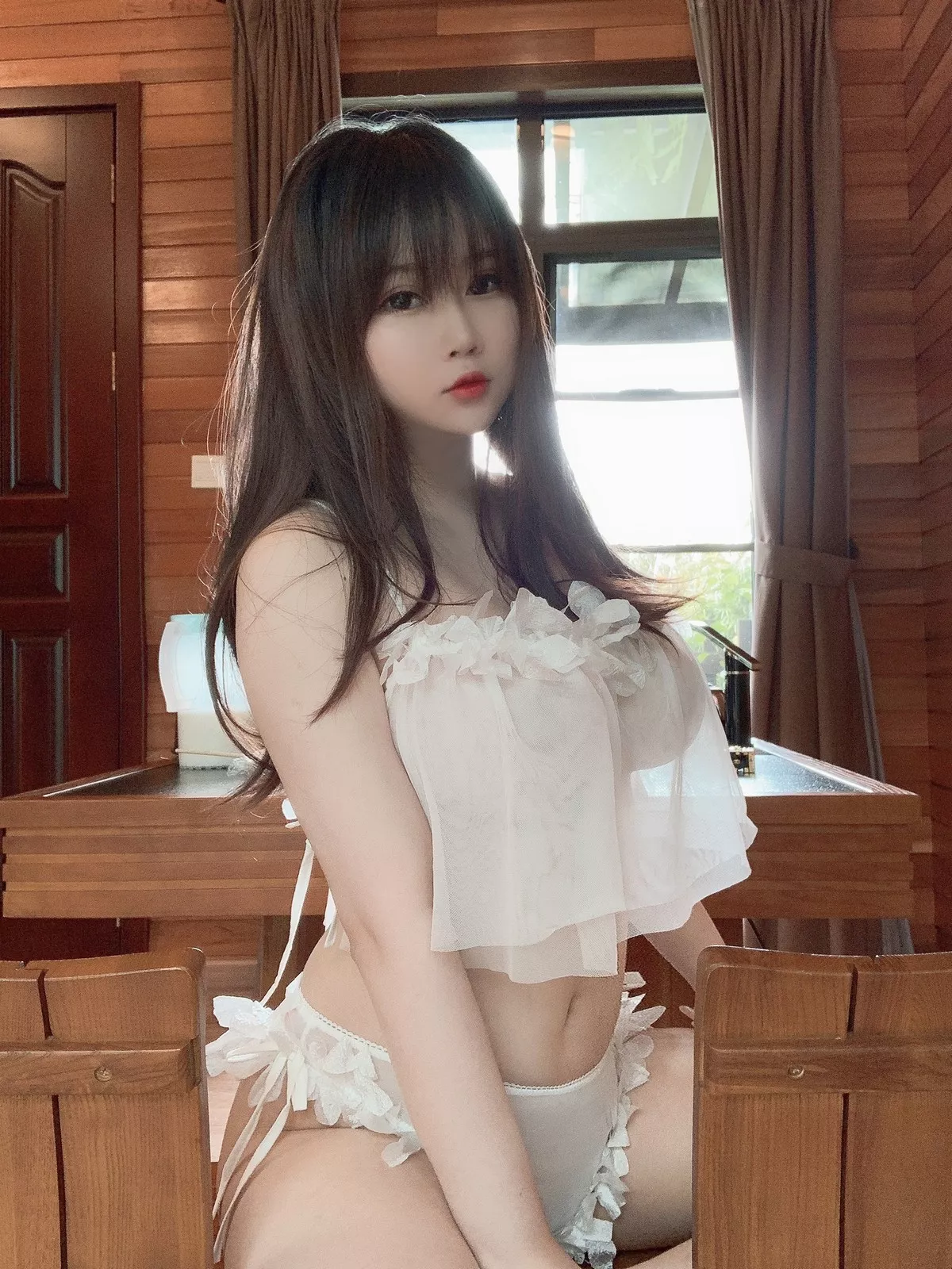 蜜桃少女是依酱呀夏日主题私房性感白色薄透情趣内衣秀完美身材惹火诱惑写真50P