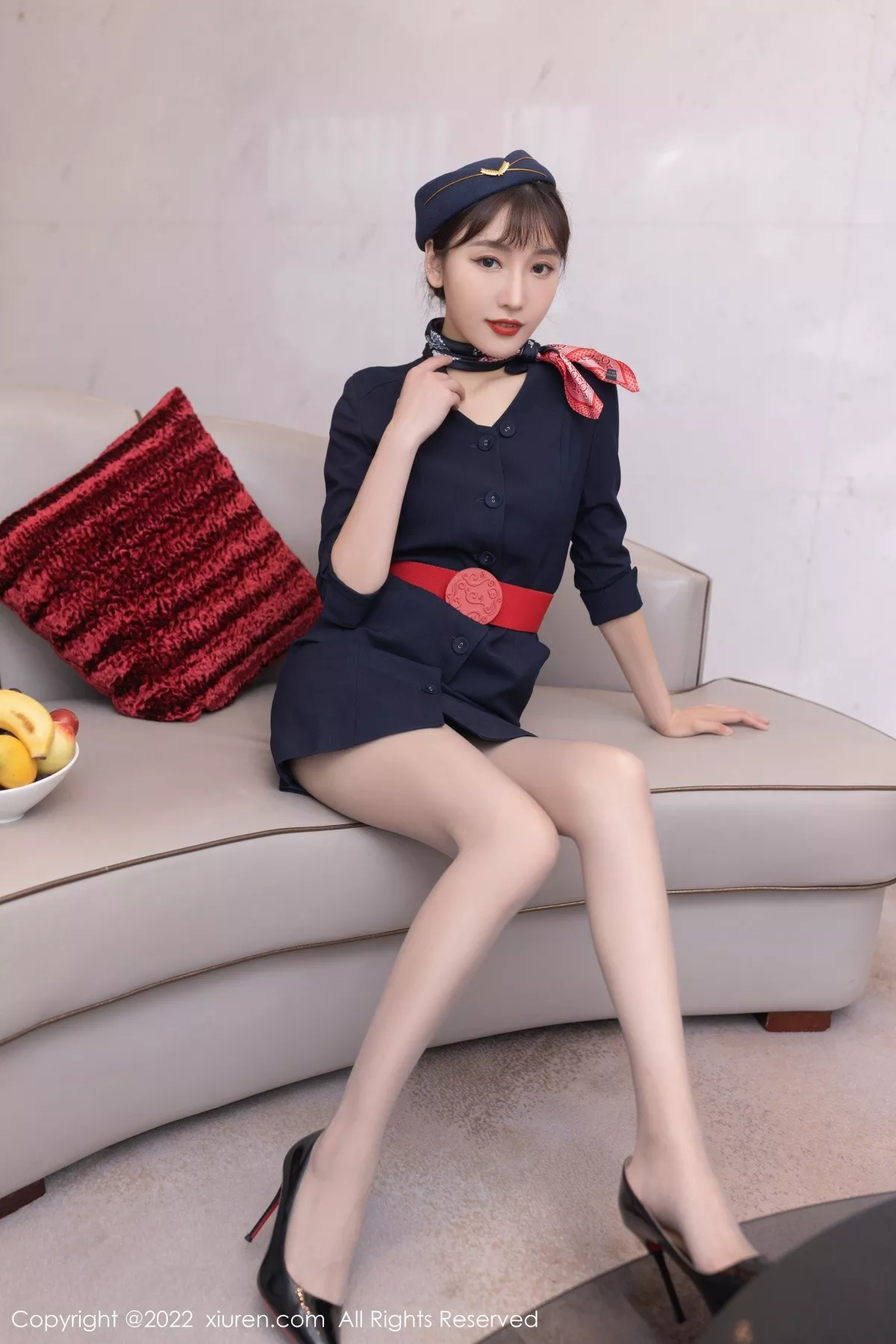 XiuRen第5245期_模特陆萱萱广州-云南旅拍脱深蓝色空姐制服露蕾丝内衣诱惑写真73P