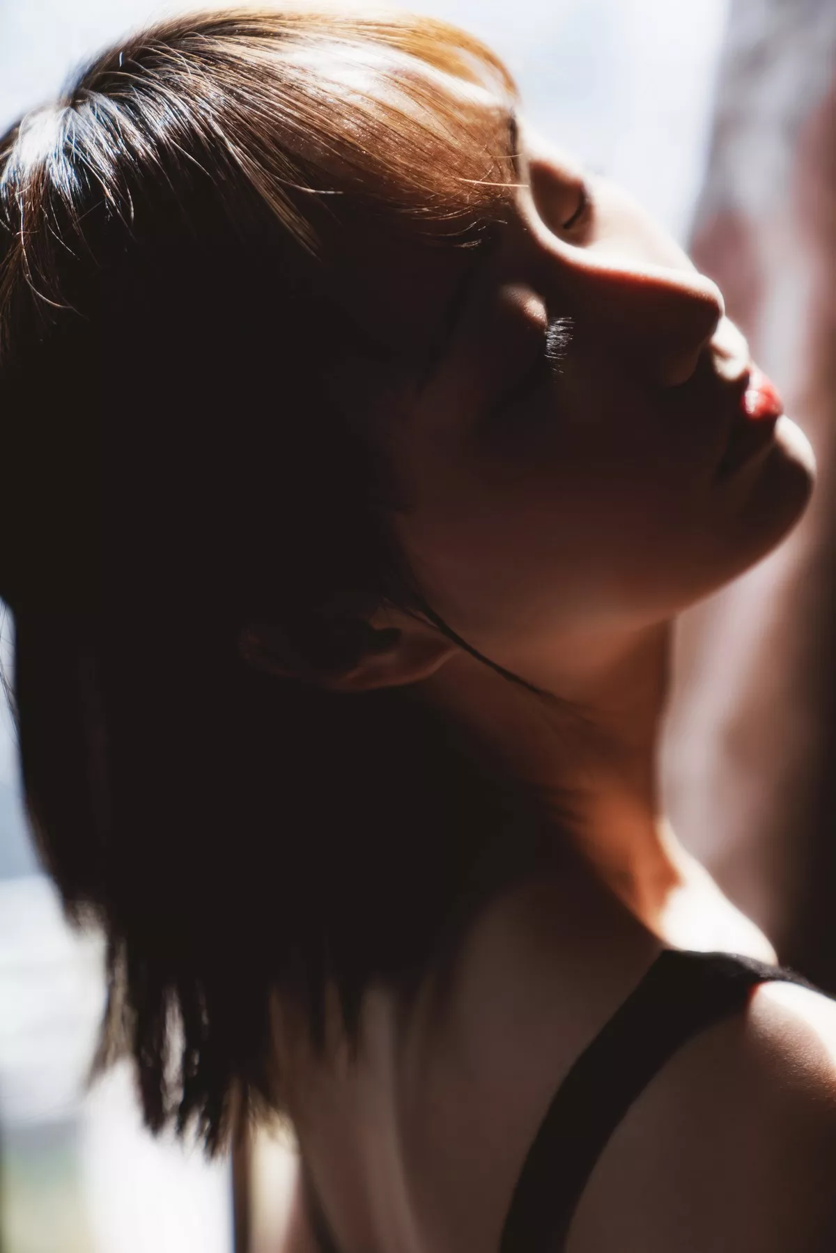 萌系小姐姐木绵绵OwO黑丝私房主题性感黑色内衣配超薄黑丝秀翘臀诱惑写真83P