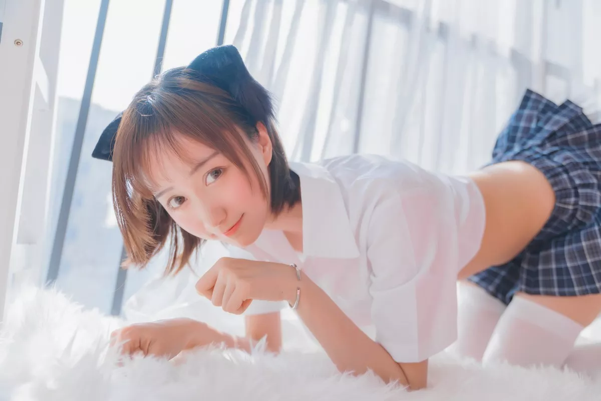 萌系小姐姐木绵绵OwO怀中猫主题私房猫女郎装扮性感短裙秀翘臀撩人诱惑写真68P