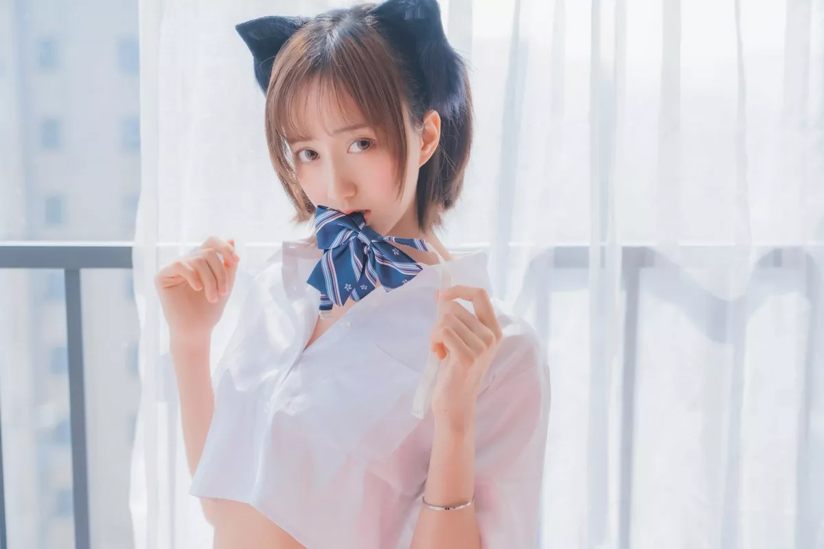 萌系小姐姐木绵绵OwO怀中猫主题私房猫女郎装扮性感短裙秀翘臀撩人诱惑写真68P