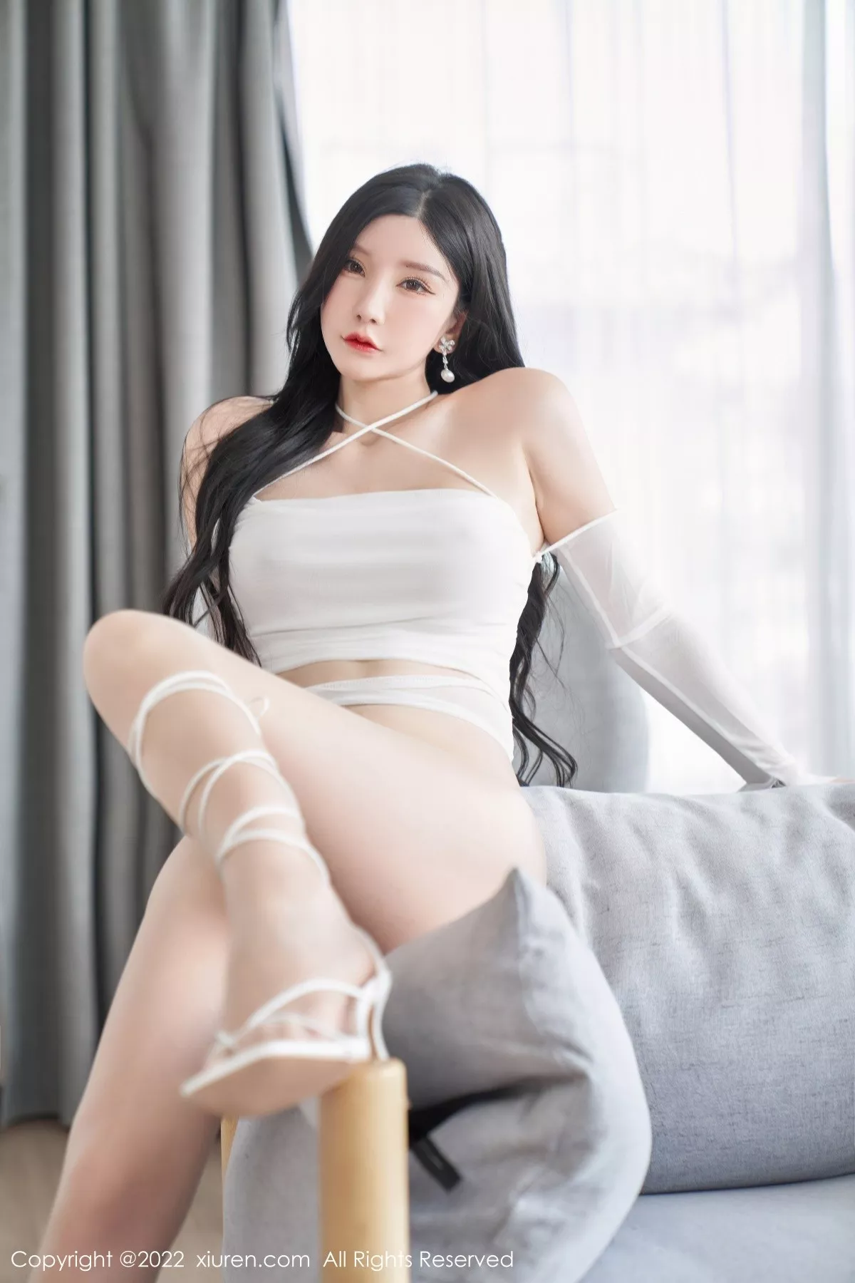 XiuRen第5271期_女神周于希Sally心愿旅拍户外白色轻透服饰秀完美身材诱惑写真89P