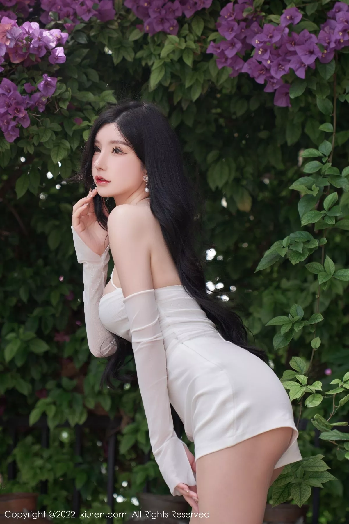 XiuRen第5271期_女神周于希Sally心愿旅拍户外白色轻透服饰秀完美身材诱惑写真89P