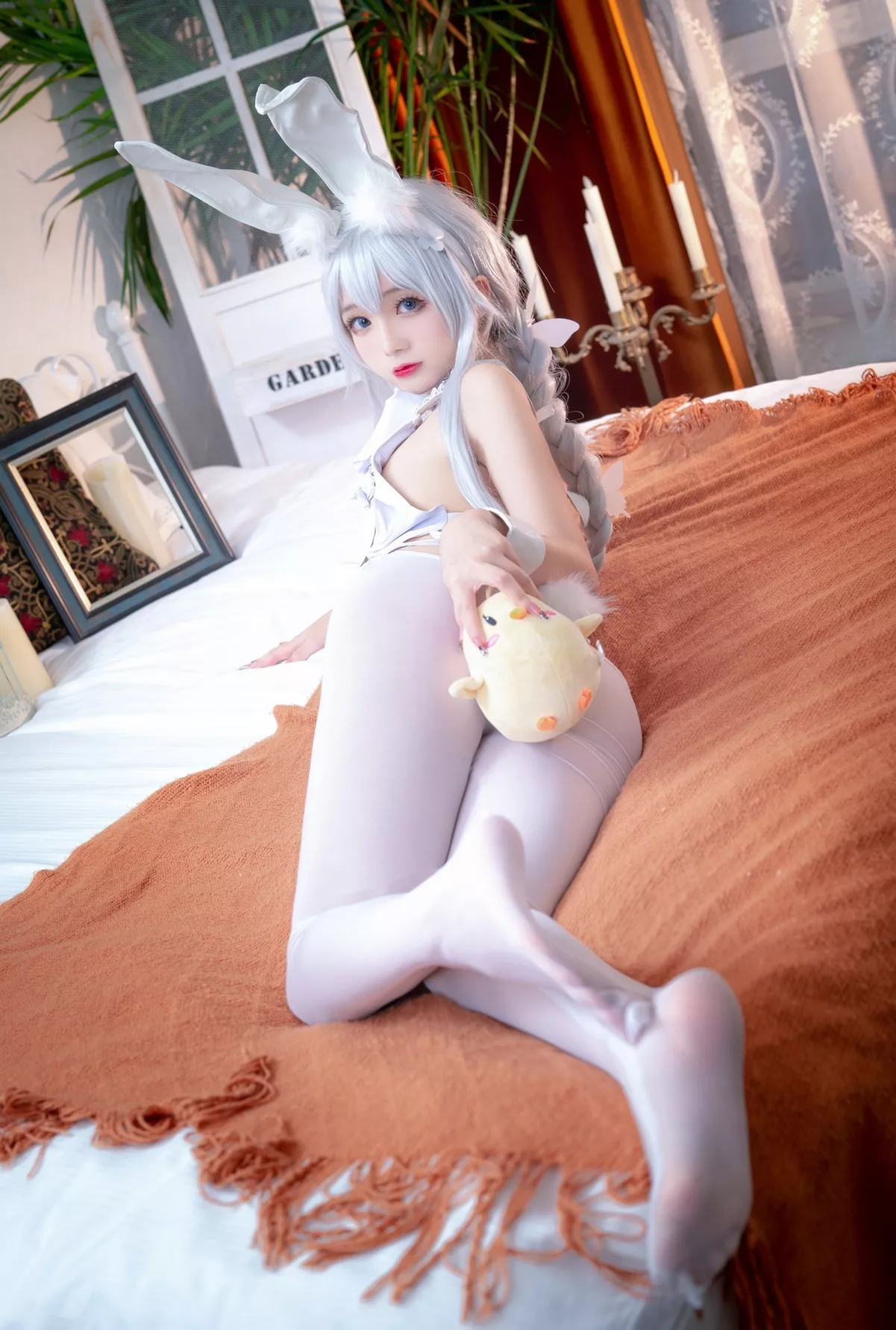 Cosplay美女日奈娇恶毒主题私房性感白色破烂连体衣配白丝袜秀完美身材诱惑写真66P