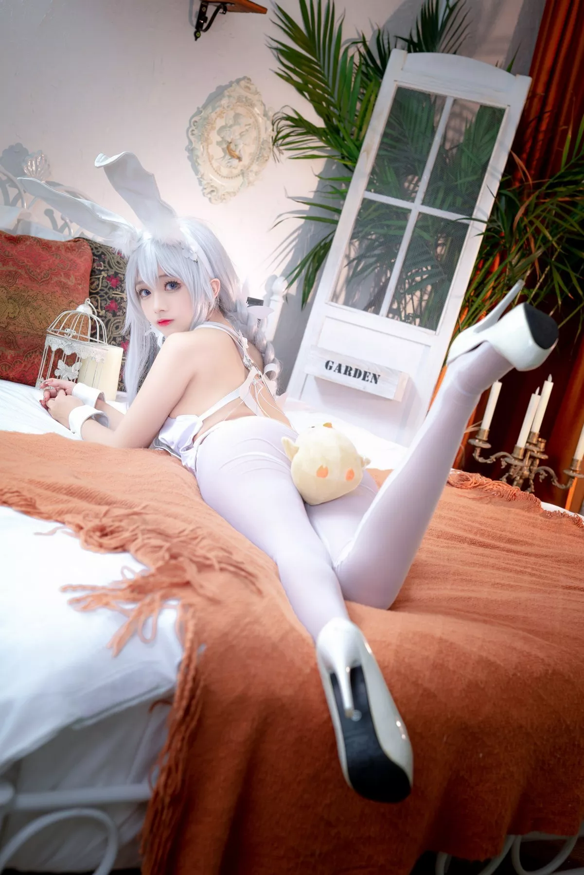 Cosplay美女日奈娇恶毒主题私房性感白色破烂连体衣配白丝袜秀完美身材诱惑写真66P
