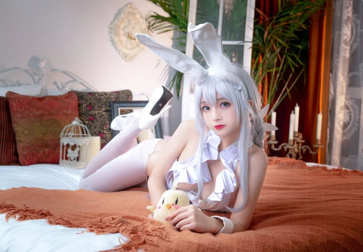 Cosplay美女日奈娇恶毒主题私房性感白色破烂连体衣配白丝袜秀完美身材诱惑写真66P