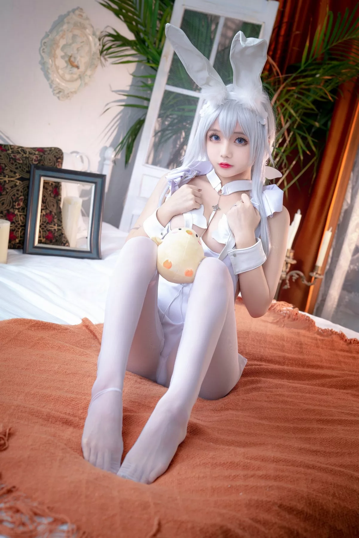 Cosplay美女日奈娇恶毒主题私房性感白色破烂连体衣配白丝袜秀完美身材诱惑写真66P