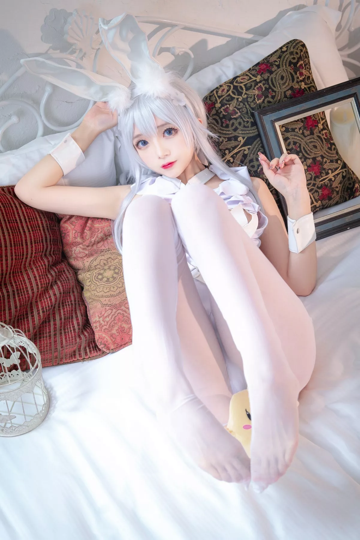 Cosplay美女日奈娇恶毒主题私房性感白色破烂连体衣配白丝袜秀完美身材诱惑写真66P