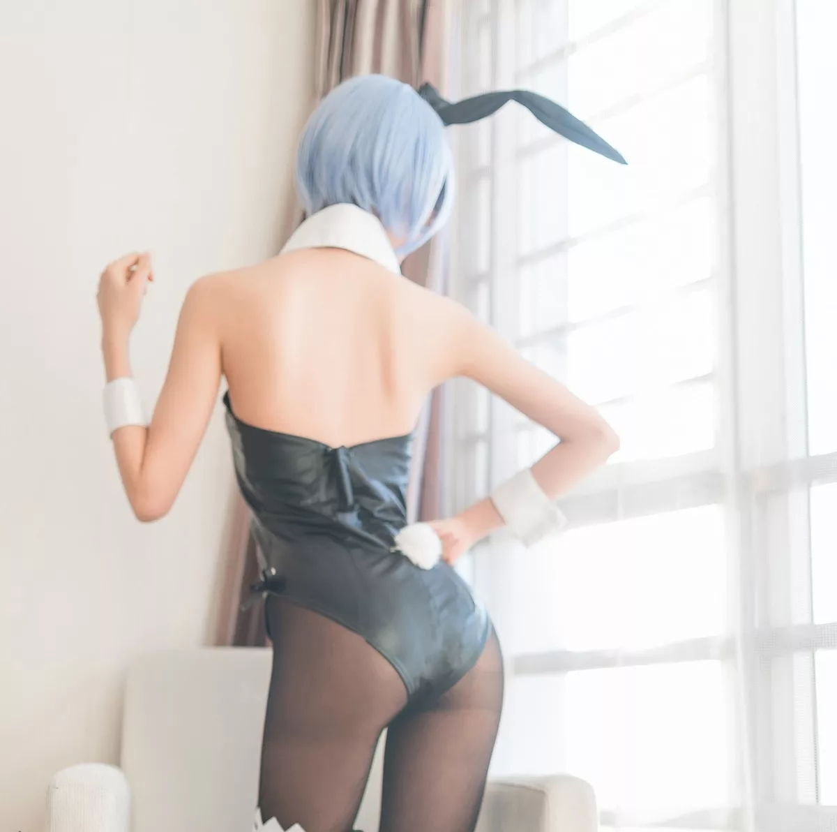 萌系小姐姐木绵绵OwO蕾姆兔女郎主题私房黑色皮质连体衣配超薄黑丝诱惑写真60P