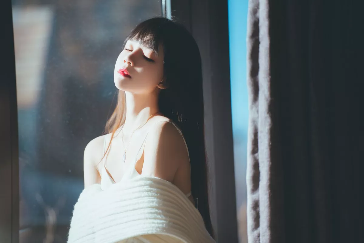 网络美女桜桃喵暖暖系列主题私房性感白色毛衣配白色内衣秀完美身材诱惑写真71P