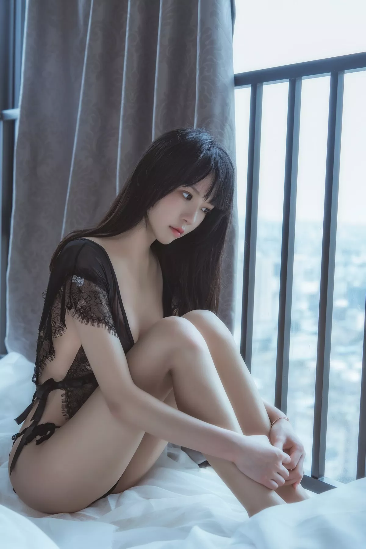 网络美女桜桃喵夜宴三部曲主题私房性感黑色情趣内衣系列秀惹火身材诱惑写真60P