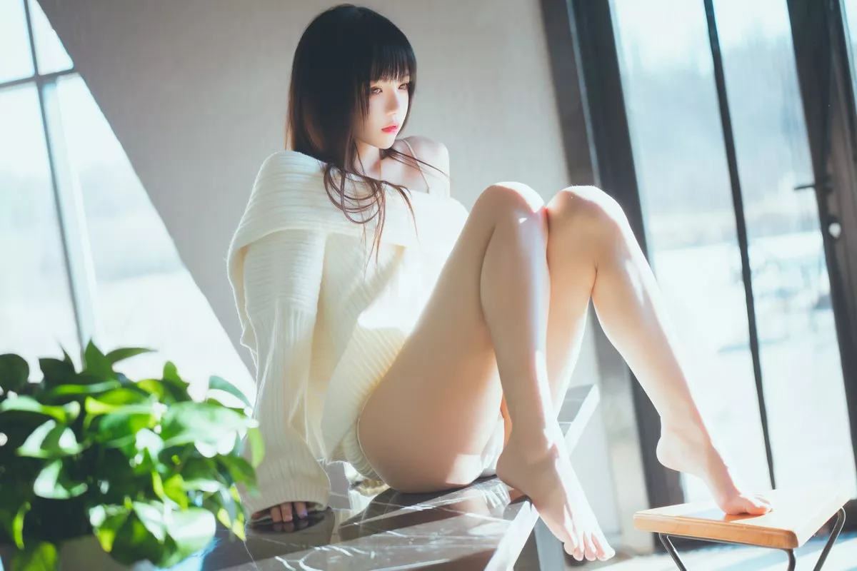 网络美女桜桃喵暖暖系列主题私房性感白色毛衣配白色内衣秀完美身材诱惑写真71P