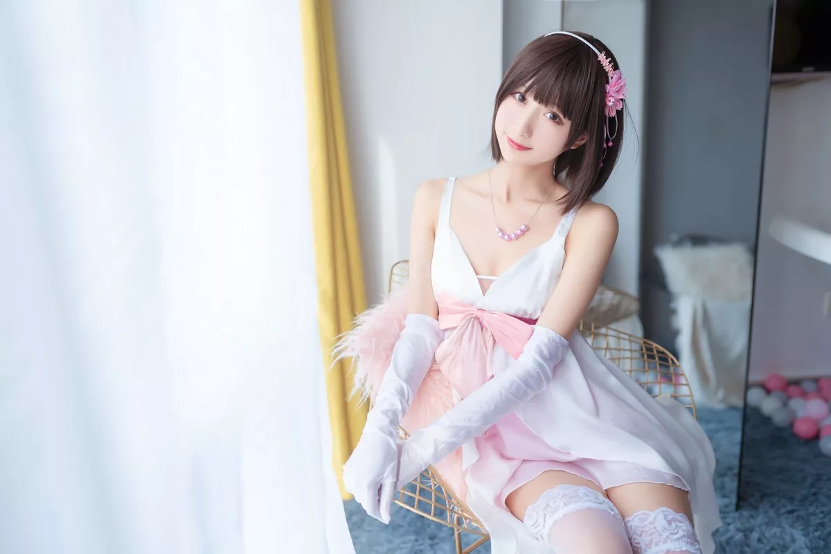 萌系小姐姐木绵绵OwO加藤惠cos礼服主题私房性感礼服配白色蕾丝袜诱惑写真39P