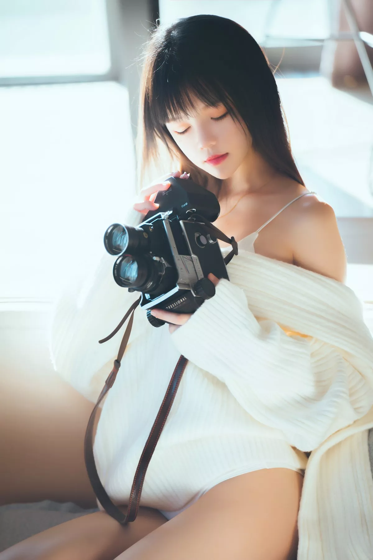 网络美女桜桃喵暖暖系列主题私房性感白色毛衣配白色内衣秀完美身材诱惑写真71P