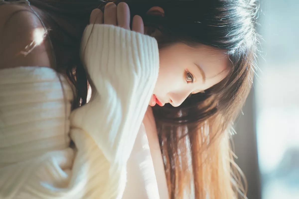 网络美女桜桃喵暖暖系列主题私房性感白色毛衣配白色内衣秀完美身材诱惑写真71P