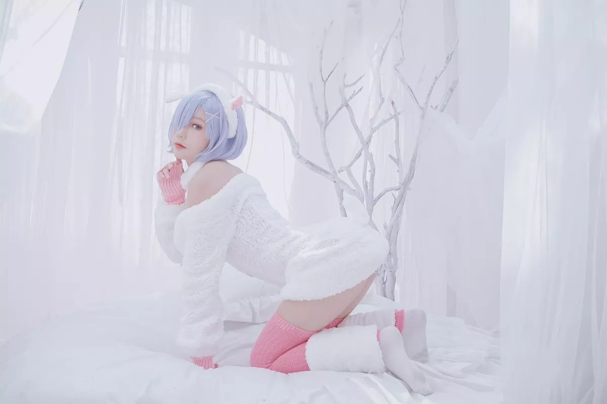越南小姐姐Messie Huang-Rem the sheep主题脱纯白服饰露性感内衣诱惑写真46P