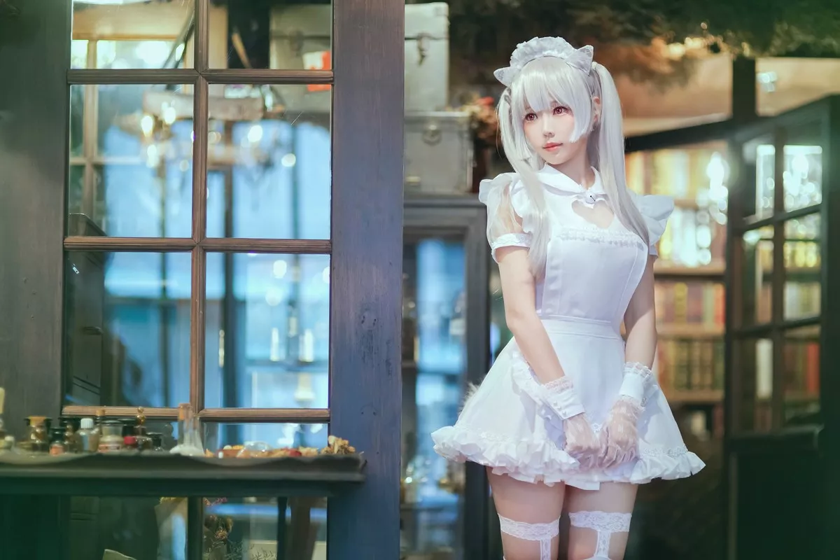 Coser妹子Ely_eee双马尾辫主题户外白色JK制服+室内性感女仆装完美诱惑写真141P