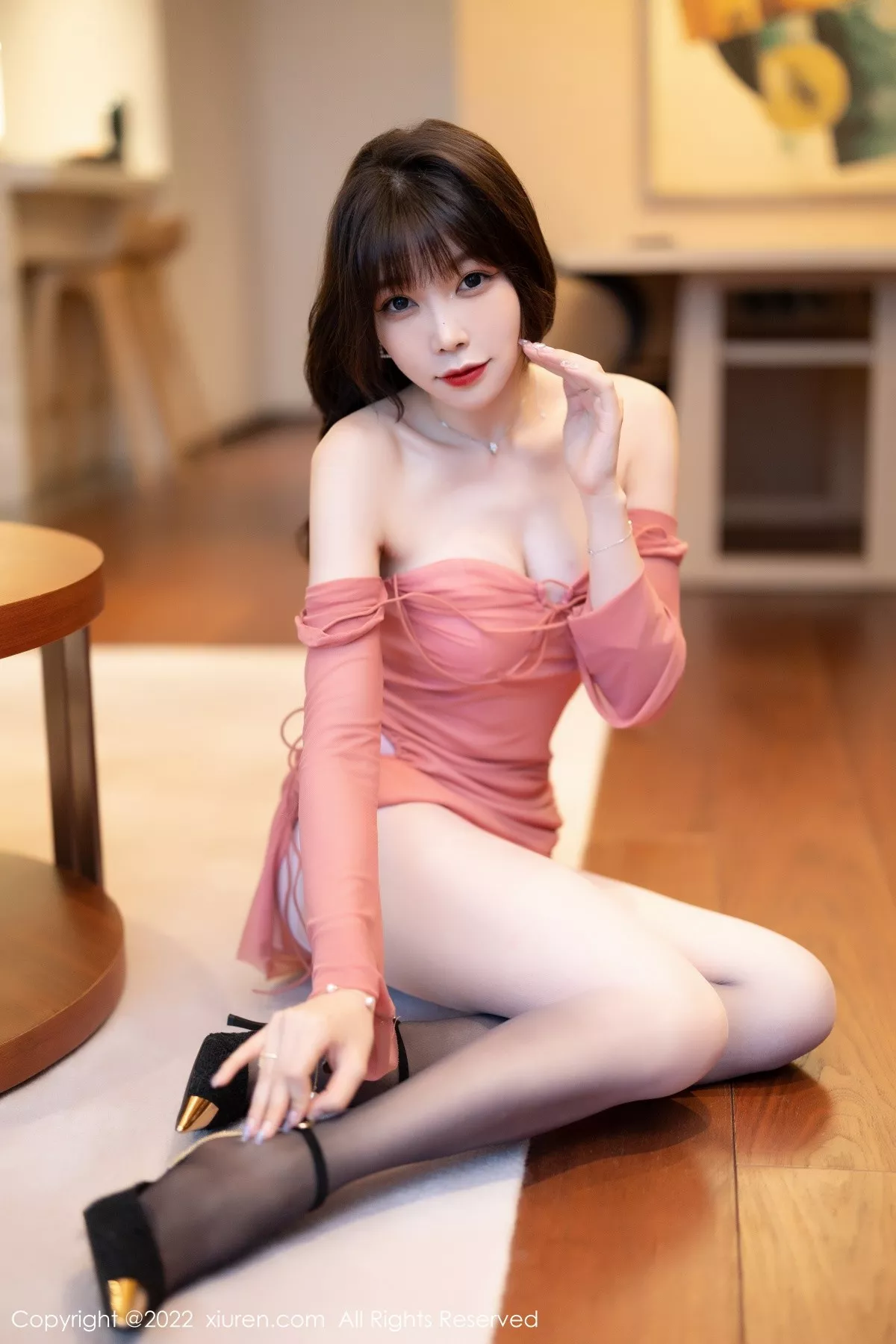 XiuRen第5314期_女神芝芝Booty两套服饰拍摄性感黑色轻透连体衣惹火诱惑写真76P